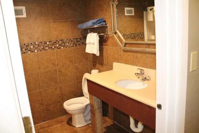 غرفة قياسية بسريرين مزدوجين، New Bedford Inn Suites 3/6