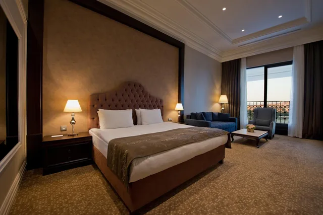 Deluxe, Suite, King Bed, Garden Access، Vialand Palace Hotel 1/1