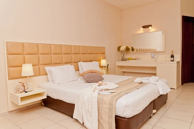غرفة سوبيريور بسرير مزدوج مع أريكة، ST. CONSTANTIN SEA HOTEL AND SPA RESORT 5/10