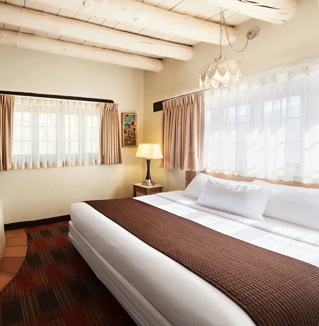 Superior, Queen Bed, Sagebrush Inn Suites 4/8