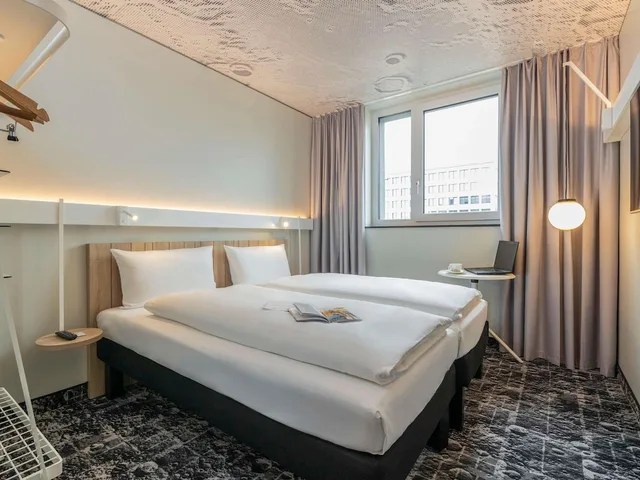 غرفة قياسية بسريرين منفصلين، ibis Duesseldorf Airport Hotel 1/3
