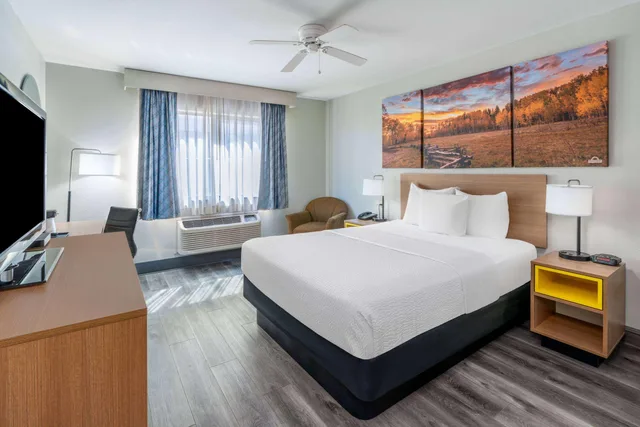 Room, Queen Bed, Accessible, Days Inn By Wyndham Lamar 2/2