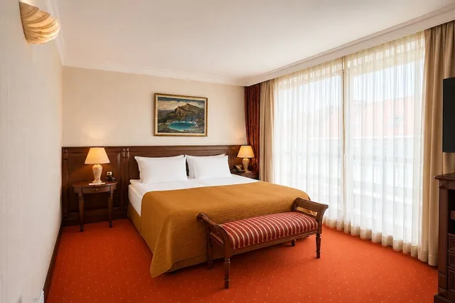 جناح جونيور بسرير كينج، Crystal Palace Boutique Hotel 2/10