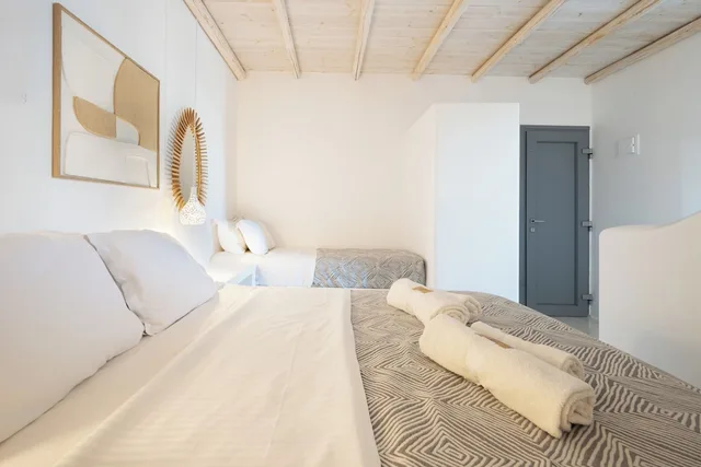 جناح استوديو بسرير مزدوج وسرير فردي بإطلالة جزئية على البحر، Blue Waves Suites & Apartments - To Kyma 2/10
