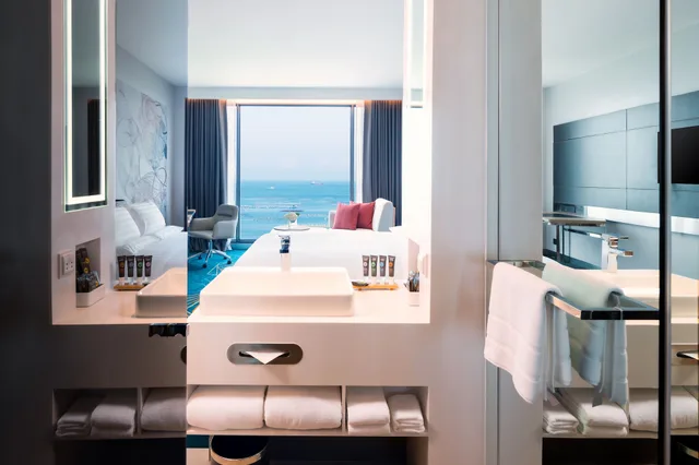 غرفة ديلوكس بسرير كينج بإطلالة على البحر، Novotel Marina Sriracha 9/10