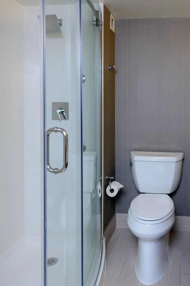 غرفة بسرير كينج مع أريكة، Courtyard Toronto Northeast Markham 8/10