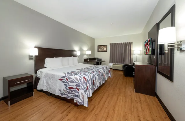 غرفة قياسية بسرير كينج لذوي الإعاقة، Red Roof Inn Atlanta Southeast 5/10