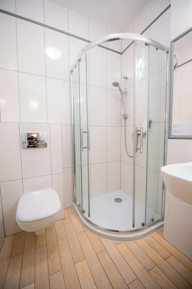 غرفة بثلاثة أسرّة مع سرير إضافي بحمام خاص، HOTEL KAZIMIERZ III 4/5