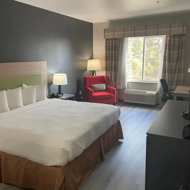 جناح بسرير كينج بحوض جاكوزي، Country Inn Suites By Radisson College Station Tx 2/10