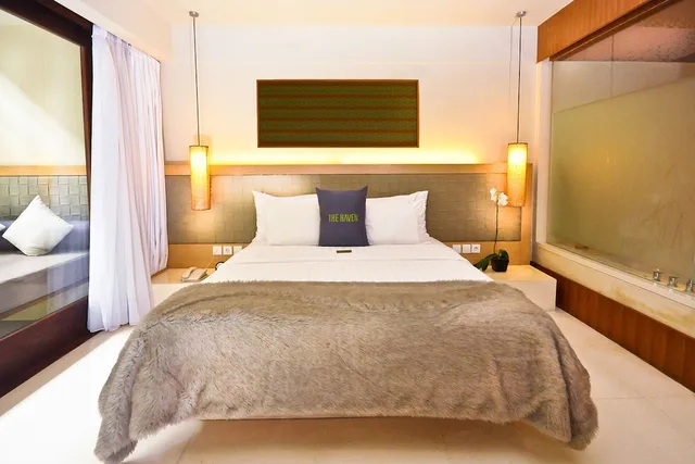 جناح بريميير بإطلالة على المسبح بشرفة بغرفتي نوم، The Haven Bali Seminyak 3/8