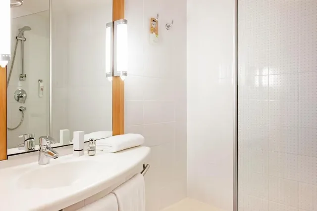 Studio, King Bed, Ibis Charleroi Airport Brussels South 3/3