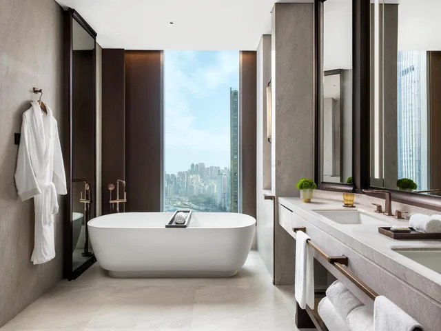 1 Bedroom, Metropolitan, Suite, King Bed, Partial Harbour View، The St. Regis Hong Kong 7/9