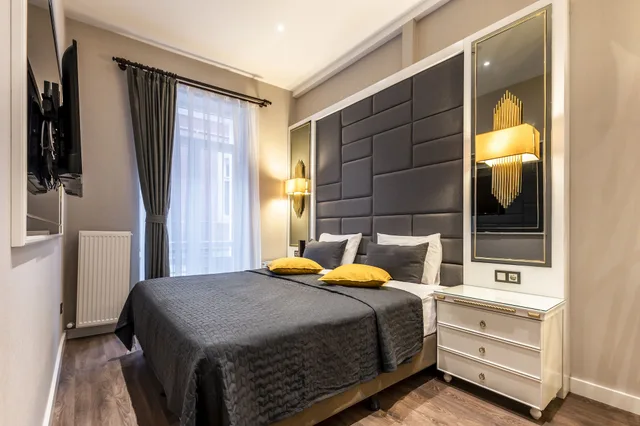 شقة سكنية فاخرة بسرير كينج وسرير بطابقين مع أريكة، Grand Hotel de Pera 2/7