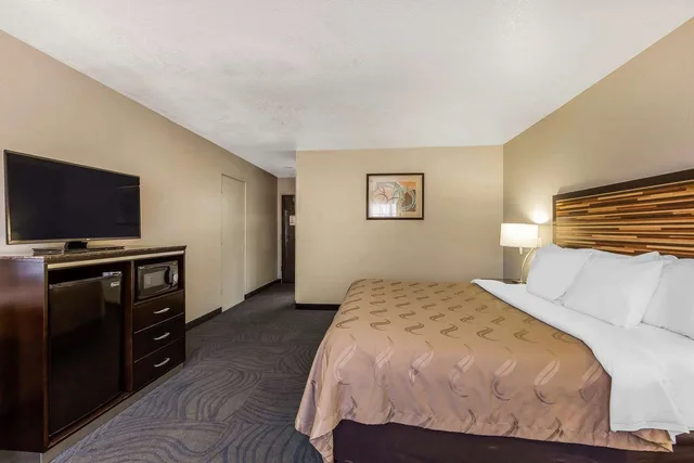 غرفة بسرير كينج لذوي الإعاقة، Quality Inn Fallbrook I 15 1/4