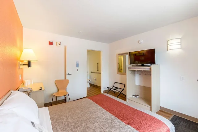 غرفة قياسية بسرير كوين، Motel6 Klamath Falls, OR 6/9