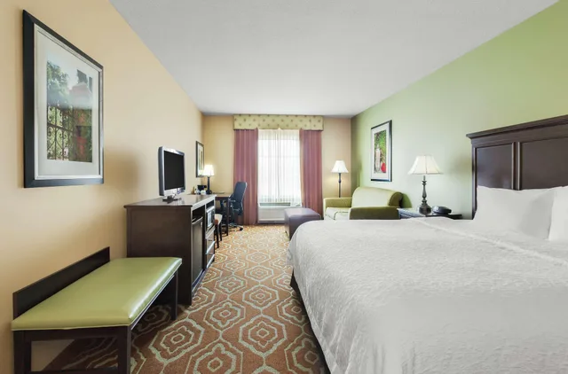 Study, King Bed, Sofa، Hampton Inn And Suites San Luis Obispo 1/1