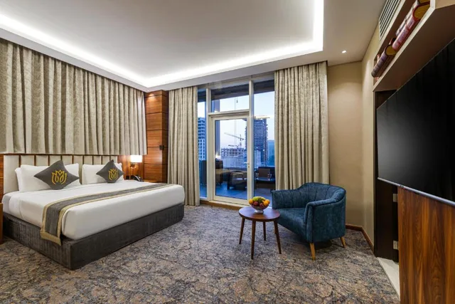 جناح بشرفة، فندق كراون روز(Crown Rose hotel) 1/1