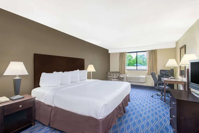 غرفة بسرير كينج، Ramada by Wyndham Allentown/Bethlehem 4/4