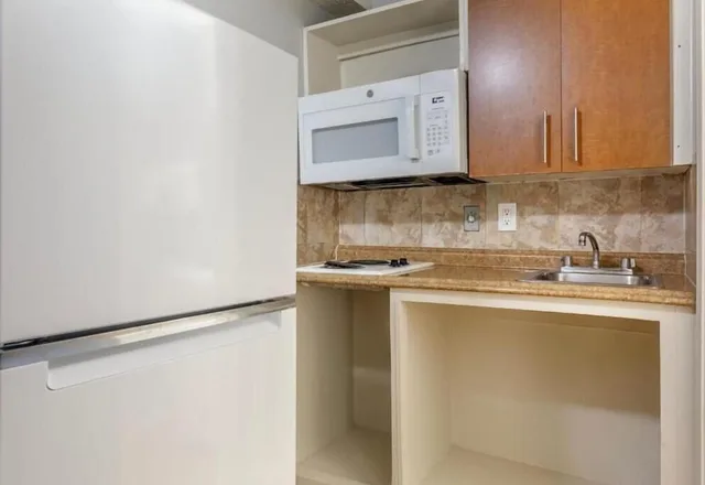 غرفة قياسية بسرير كوين لذوي الإعاقة، Sun Suites of Louisville 3/3