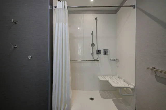 غرفة، Courtyard by Marriott Iowa City University Heights 4/5