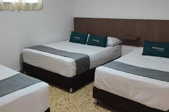 غرفة قياسية رباعية بسرير مزدوج وسرير فردي، Hotel Helenas 3/10