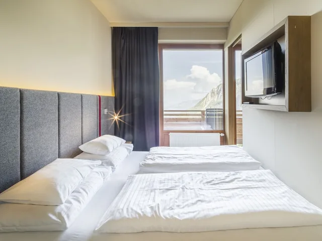 غرفة كومفورت عائلية بسرير كينج وأسرّة بطابقين بشرفة، Falkensteiner Hotel Sonnenalpe 6/10
