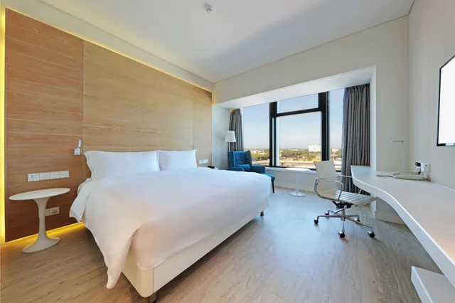 Superior, King Bed, Garden Lane Meilan Airport Hotel Formerly Haikou Meilan Airport Hotel 2/2