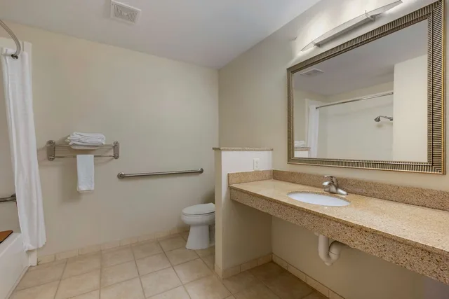 جناح بسرير كينج مع أريكة لذوي الإعاقة، Best Western Plus Omaha Airport Inn 6/9