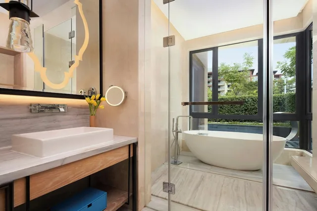 Villa, King Bed, Courtyard View, Outdoor Pool, Renaissance Xiamen Hotel 3/4