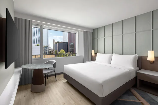 غرفة ديلوكس بسرير كينج بإطلالة على المدينة، Courtyard By Marriott Bangkok Sukhumvit 20 1/5