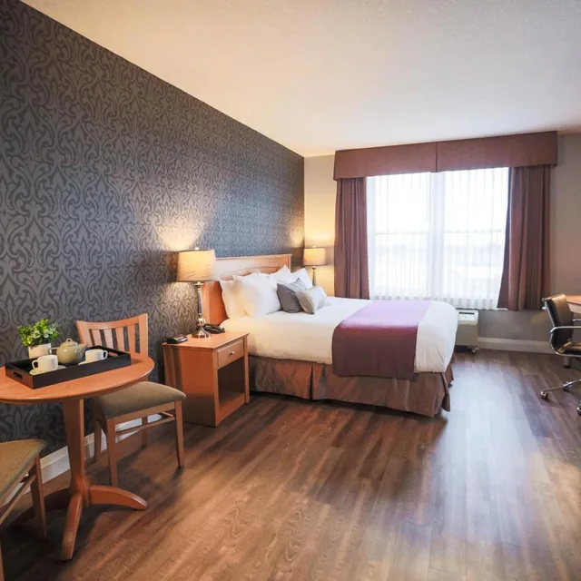 استوديو بسرير كينج، Cambridge Hotel Conference Centre 1/3