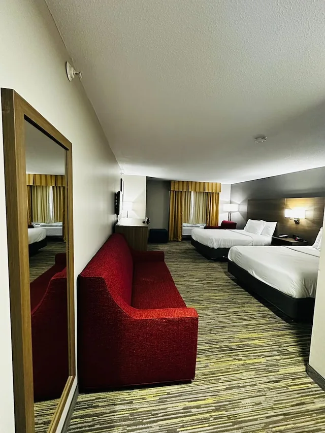 Room, 2 Queen Beds, Baymont By Wyndham Anderson 4/7