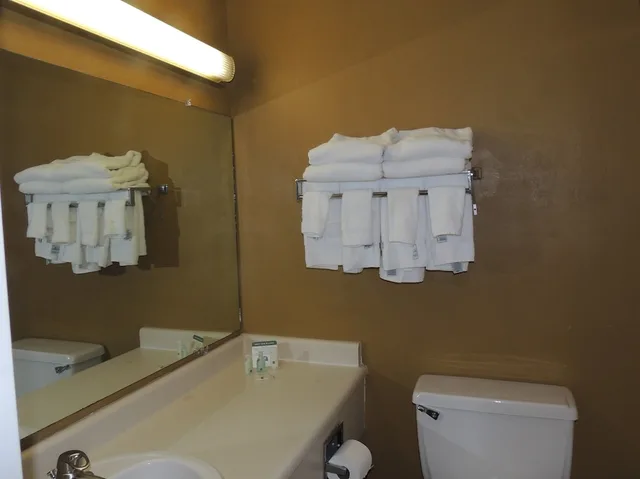 Upgrade, King Bed، Quality Inn & Suites Syracuse Fairgrounds 10/10