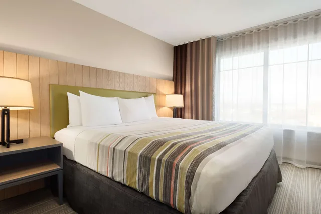 غرفة بسرير كينج، Country Inn & Suites by Radisson, Middleton - Madison West 3/3
