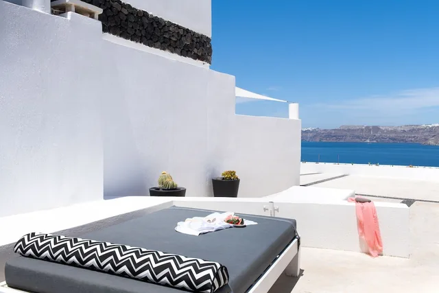 غرفة قياسية بسرير مزدوج بإطلالة على البحر مع أريكة بجاكوزي، AVANT GARDE SUITES 3/3