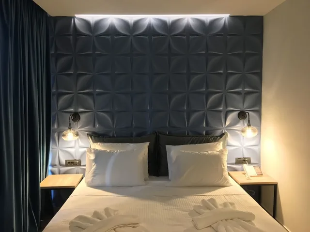 غرفة ديلوكس بسريرين منفصلين وسرير كينج مع أريكة، Athens Coast by London Hotel 2/3