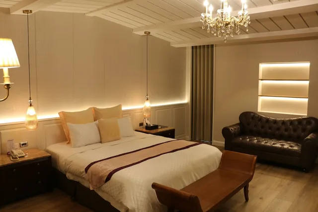 غرفة فاخرة بسرير كينج، Merryday Motel 1/10