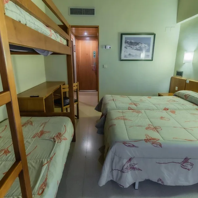 غرفة رباعية، Alhama Hotel 1/10