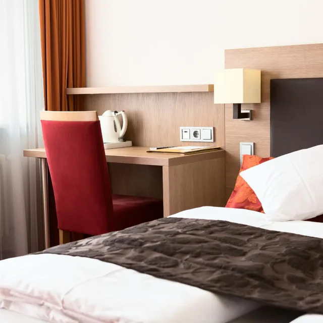 Room, Triple, King Bed, Hotel Weisses Ross 2/6