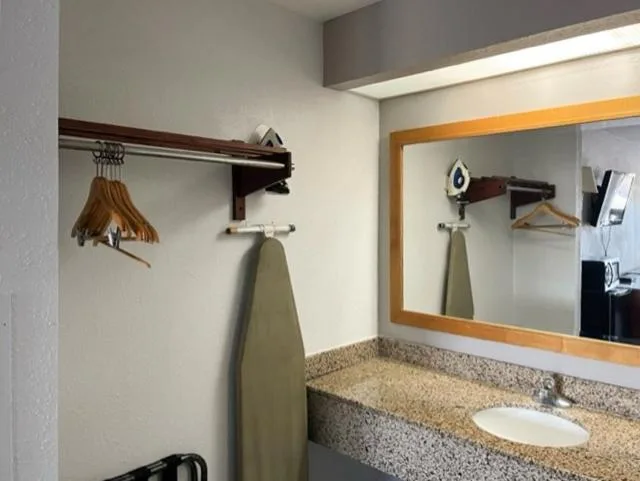 غرفة بسرير كينج للمدخنين لذوي الإعاقة، Motel6 Laurel, MS 10/10
