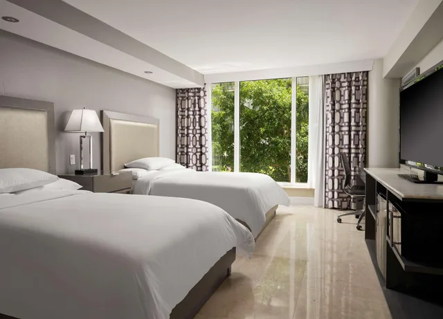غرفة قياسية بسرير مزدوج، Doubletree By Hilton Grand Hotel Biscayne Bay 4/5