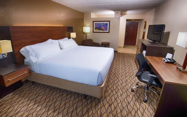 Standard, King Bed, Accessible, Grand Canyon Hotel and Suites 1/4