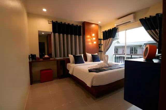 غرفة سوبيريور بسرير كينج، Calypso Patong Hotel 1/3