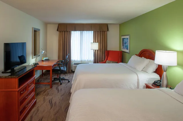 غرفة بريميوم بسرير كوين، Hilton Garden Inn Allentown Bethlehem Airport 1/6