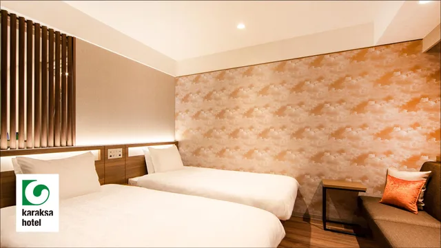 غرفة سوبيريور ثلاثية بسريرين منفصلين مع أريكة، Karaksa Hotel Grande Shin-Osaka Tower 1/1