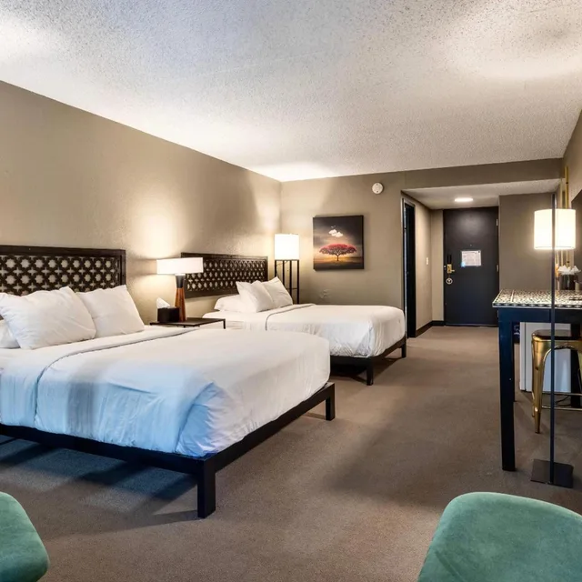 غرفة بسريرين كوين، The Highlander Hotel Iowa City, an Ascend Collection Hotel 2/4