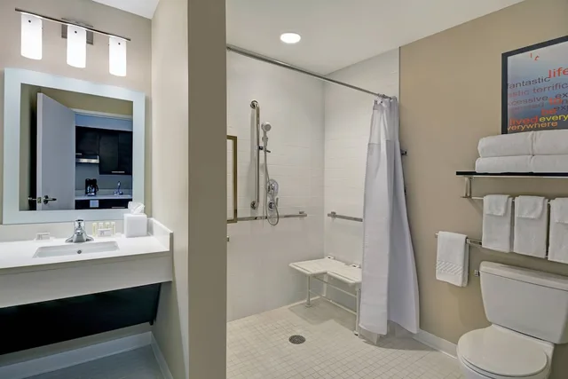 استوديو بسرير كينج مع أريكة لذوي الإعاقة، TownePlace Suites by Marriott Indianapolis Downtown 3/4