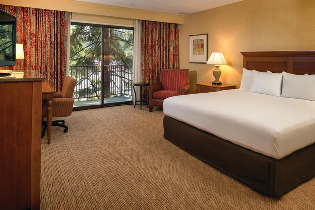 غرفة بسرير كينج وسريرين كوين، Doubletree By Hilton Hotel Seattle Airport 1/5
