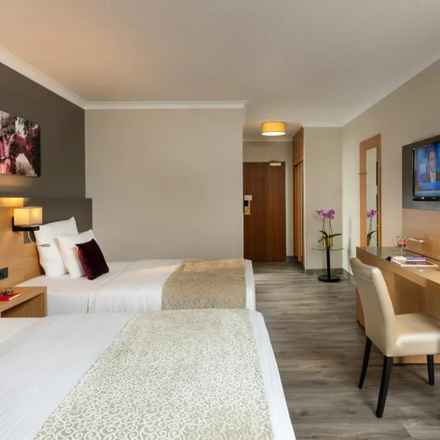 غرفة سوبيريور رباعية بسرير مزدوج، Leonardo Hotel Dusseldorf Airport Ratingen 9/10
