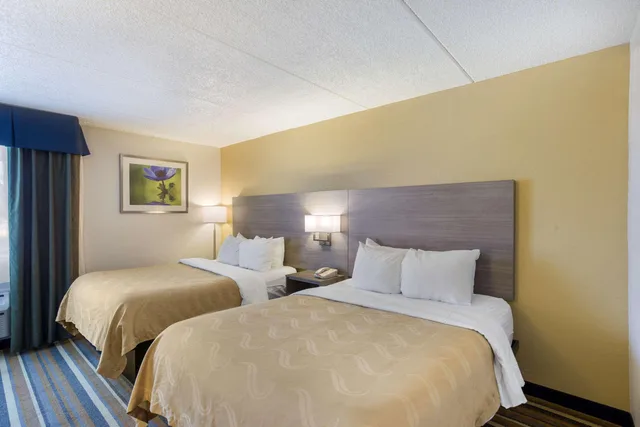 غرفة رباعية بسريرين كوين لذوي الإعاقة، Quality Inn Albany Colonie 2/3